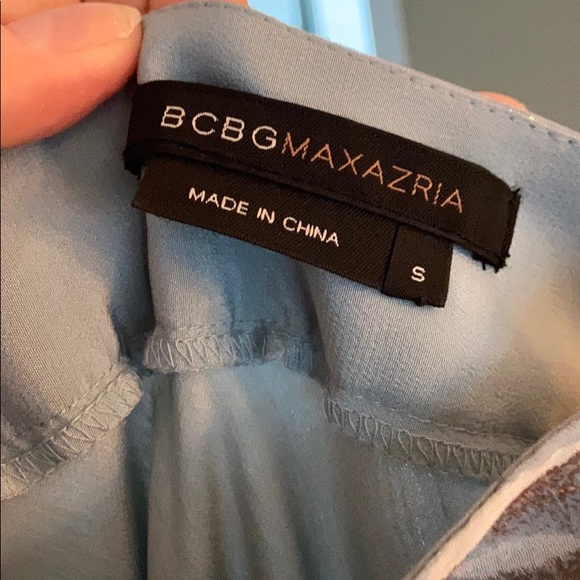 Dress flows. - Picture 5 of 6